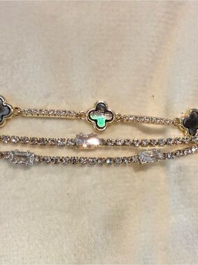 eye candy Gold-Tone Layered Necklace with Green Clover Accents